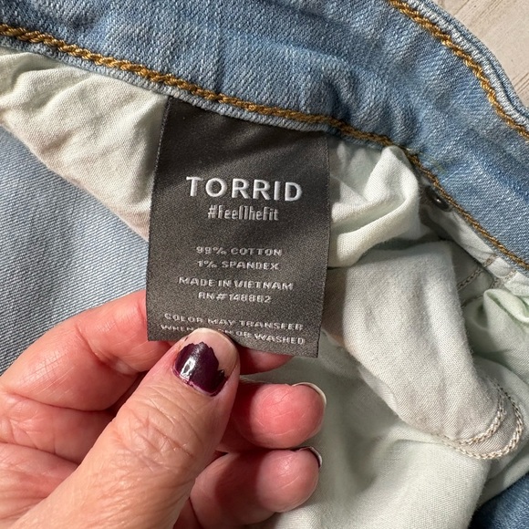 Torrid Perfect Wide Leg  Stretch Mid Rise Light Wash Jeans Women Size 24 - Picture 6 of 15